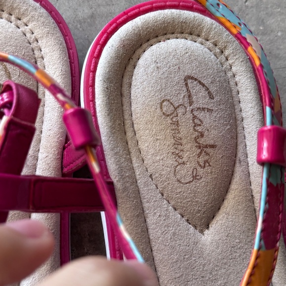 Clarks Slippers - Picture 2 of 3